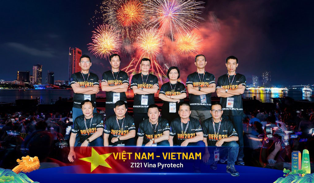 Đội VietNam 2 - Lễ hội pháo hoa Đà Nẵng 2025