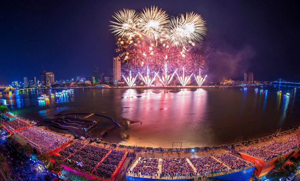 Vi tri xem le hoi phao hoa Da Nang dep-Khan dai