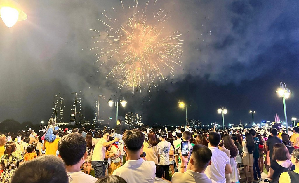 Vi tri xem le hoi phao hoa Da Nang dep-Tuyen duong